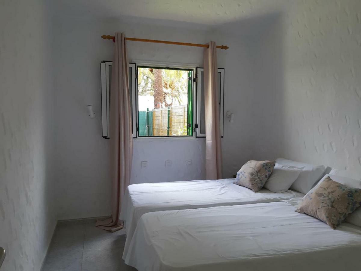 Bungalow With Private Garden Nex To Yumbo Center Feriehus *